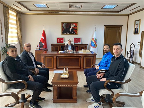Türkiye Karate Şampiyonasında 2’nci Olan Sporcumuz Kaymakamımız Murat Güven’i Ziyaret Etti 